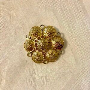 Vintage Sarah Coventry Gold Tone Brooch